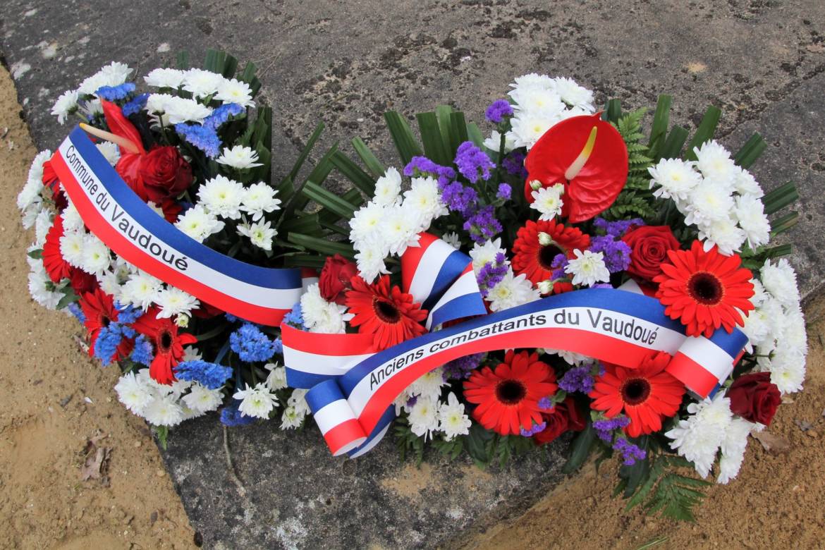 8-mai-Corbeilles-fleurs-2Mega.jpg