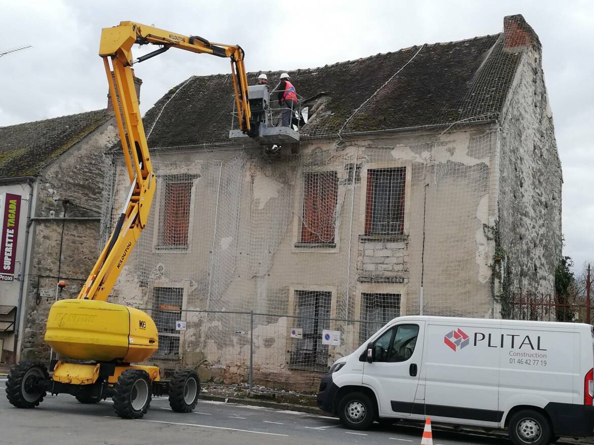 2024-03-06-Lucarne-Maison-Hameau-scaled.jpg